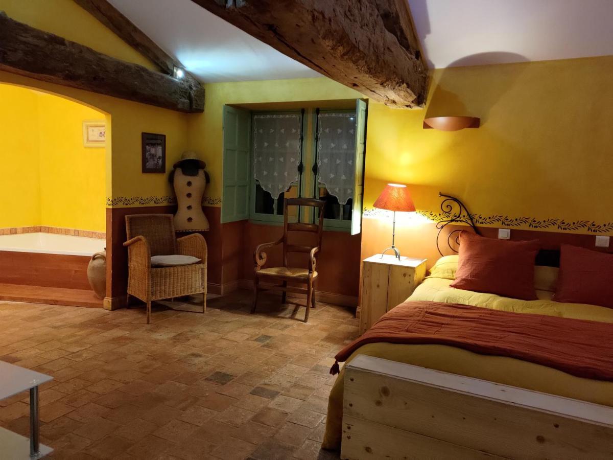 Le Manoir De Gatines Bed and Breakfast Tigné Eksteriør billede